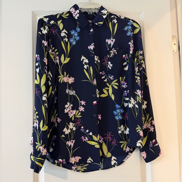 Floral semi shear blouse 🌺🌸🌹🌻 - Picture 2 of 8